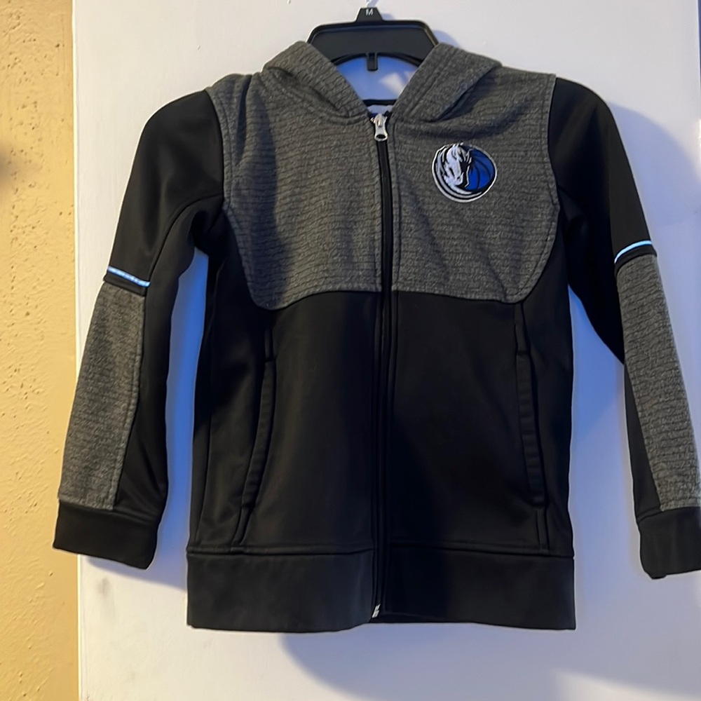 Dallas Maverick’s boys size Small jacket